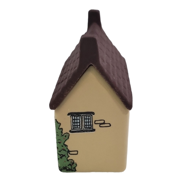 Wade England Figurines Whimsey on Why Broomshaw Cottage #21 - Picture 2 of 11